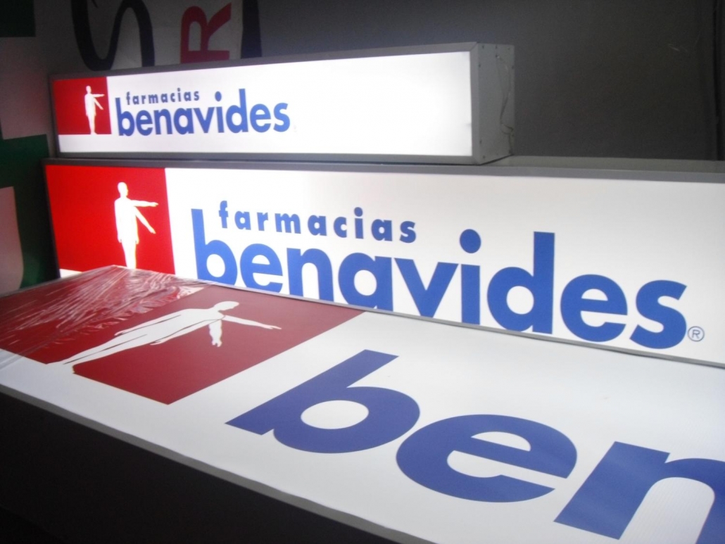 Cajas de luz publicitarias con iluminación LED para negocios